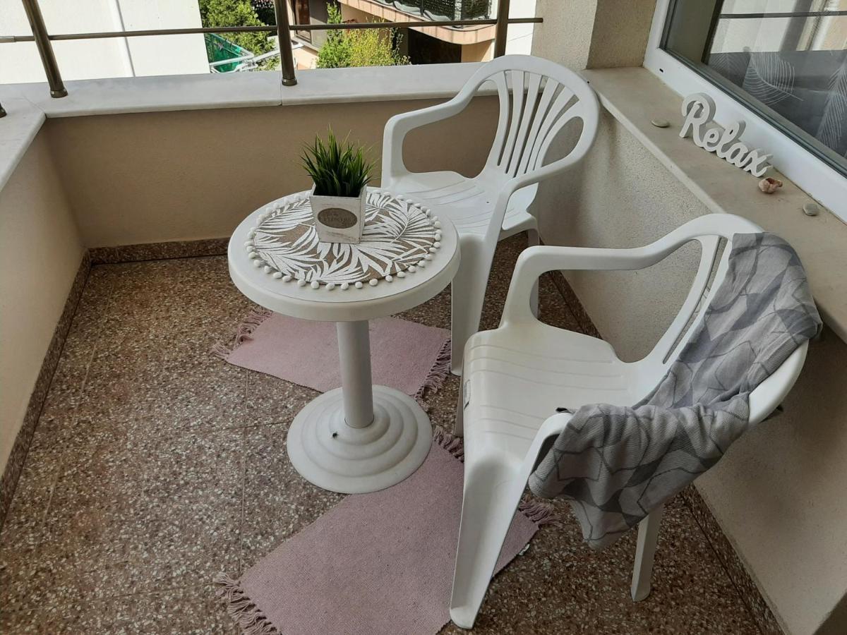 Wave Apartment Burgas Esterno foto